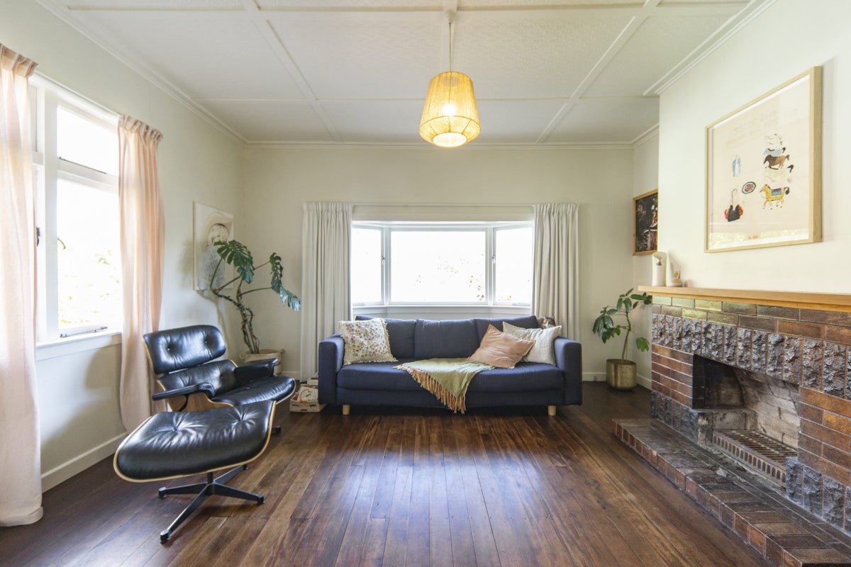 33 Myrtle Street, Hamilton East, Hamilton - Carousel 2