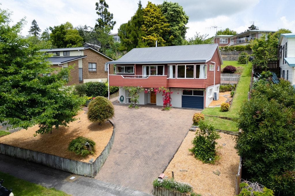 24 Garthwood Road, Hillcrest, Hamilton - Carousel 1