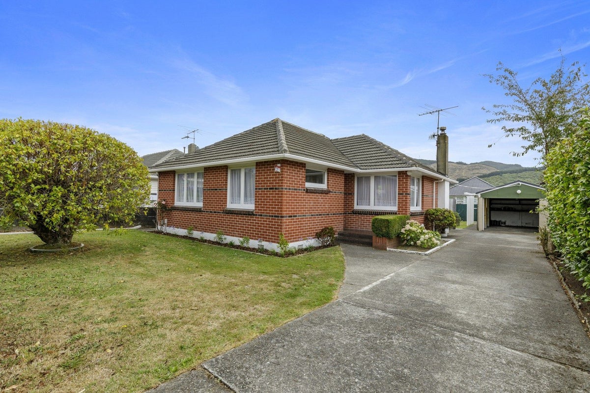251 Fergusson Drive, Heretaunga, Upper Hutt - Carousel 1