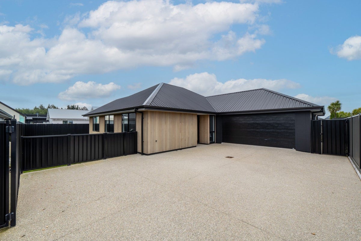 99 Hoffman Court, Waikiwi, Invercargill - Carousel 2