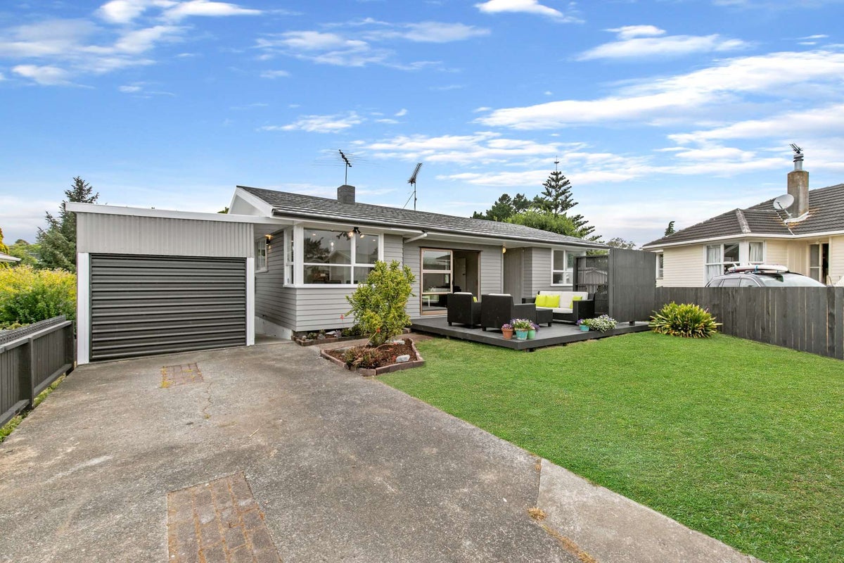 10 Wyman Place, Pakuranga Heights, Auckland - Carousel 1