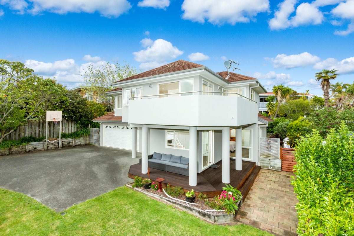 26B Law Street, Torbay, Auckland - Carousel 1