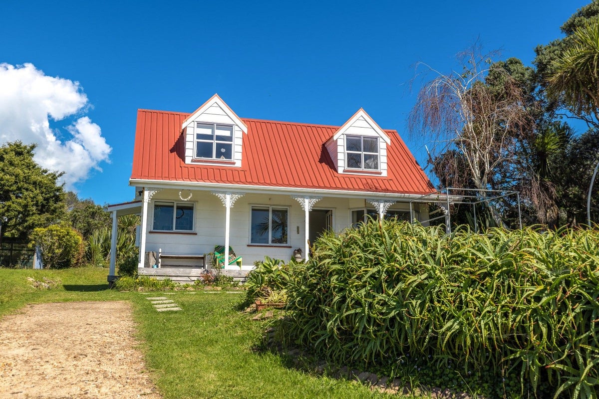 16 Cory Road, Palm Beach, Waiheke Island - Carousel 2