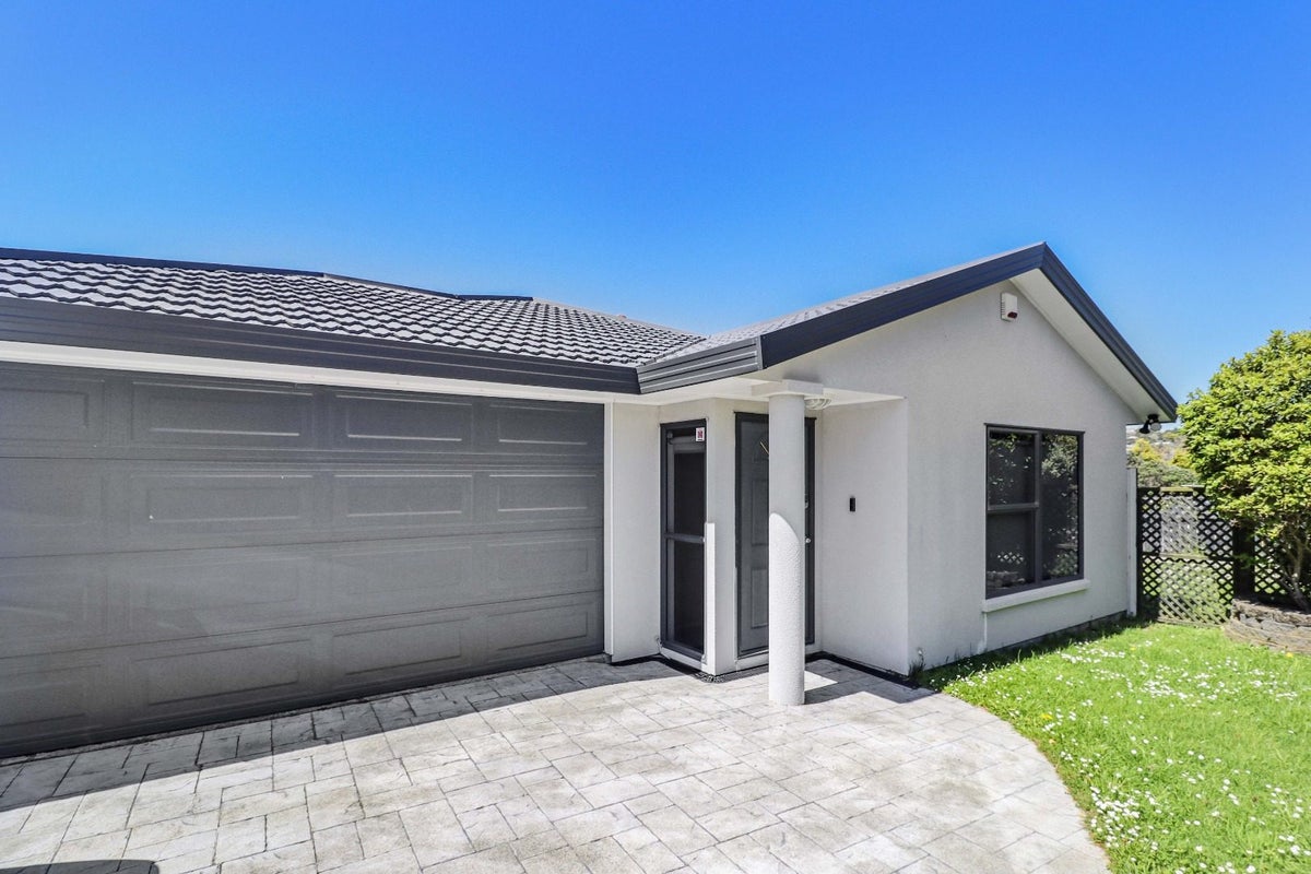 32 Ring Lane, Paparangi, Wellington - Carousel 1