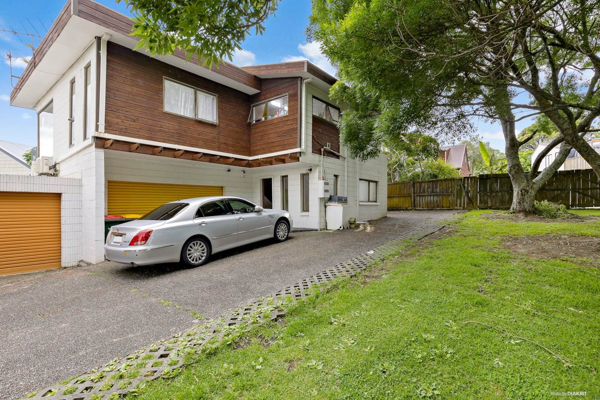 2/16 Rotoma Rise, Clover Park, Auckland - Carousel 1
