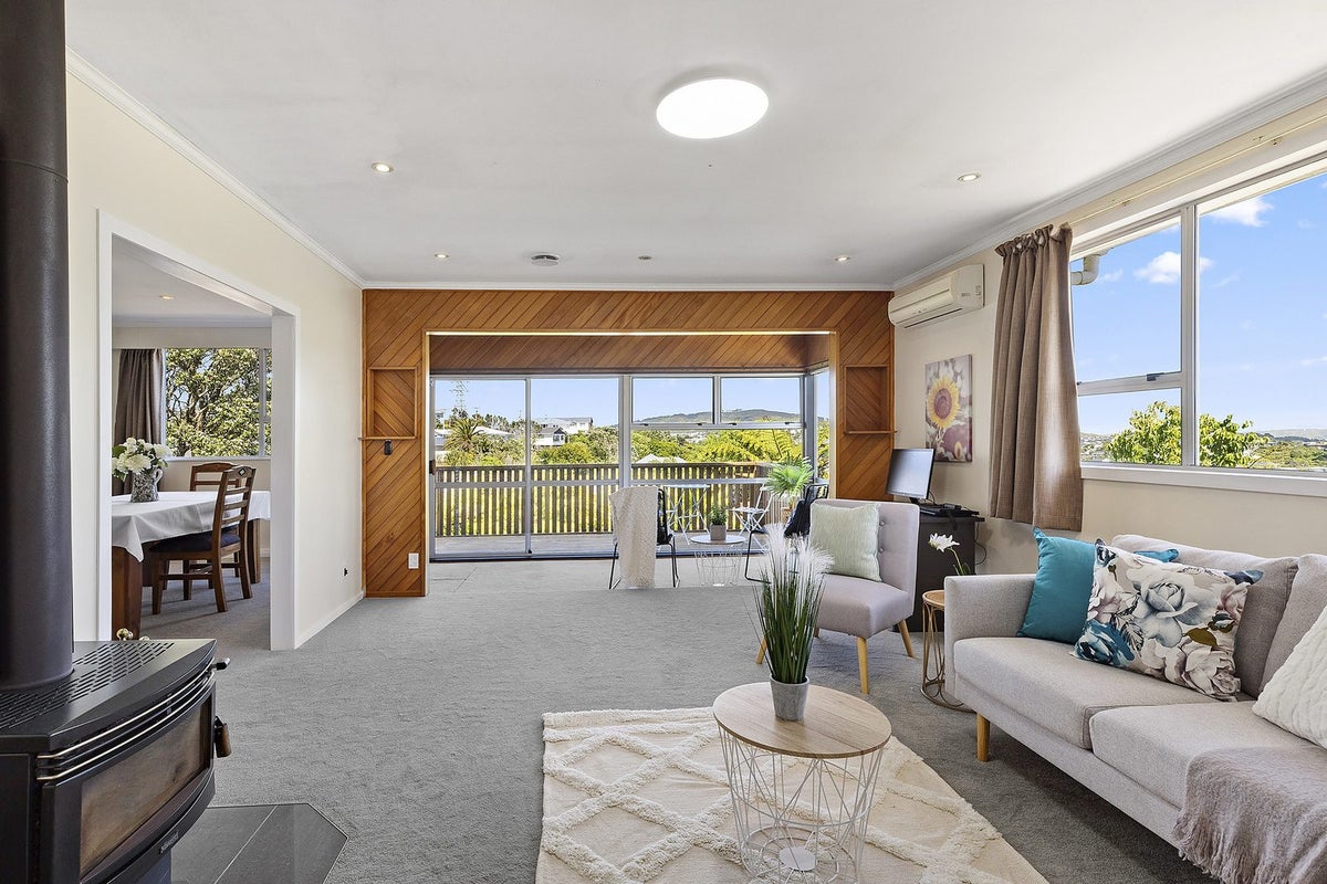 73 Baylands Drive, Newlands, Wellington - Carousel 1