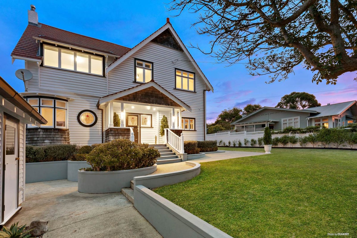 21 Empire Road, Devonport, Auckland - Carousel 1
