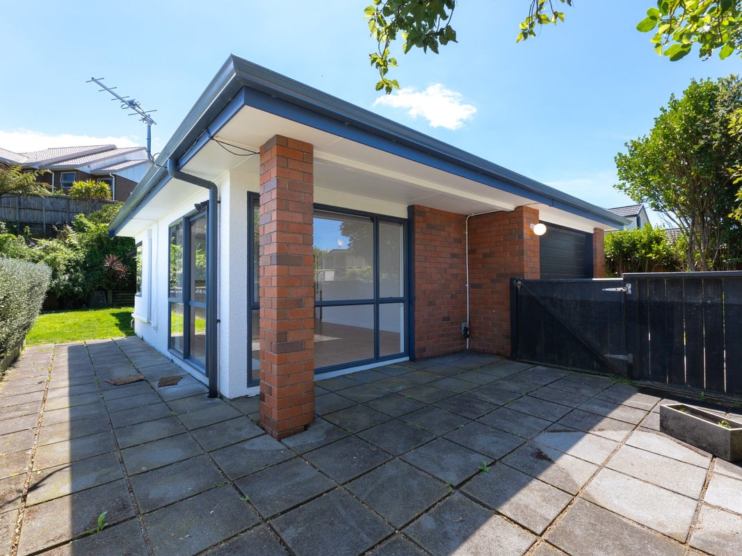 5B Peter Button Place, Johnsonville, Wellington - Carousel 19