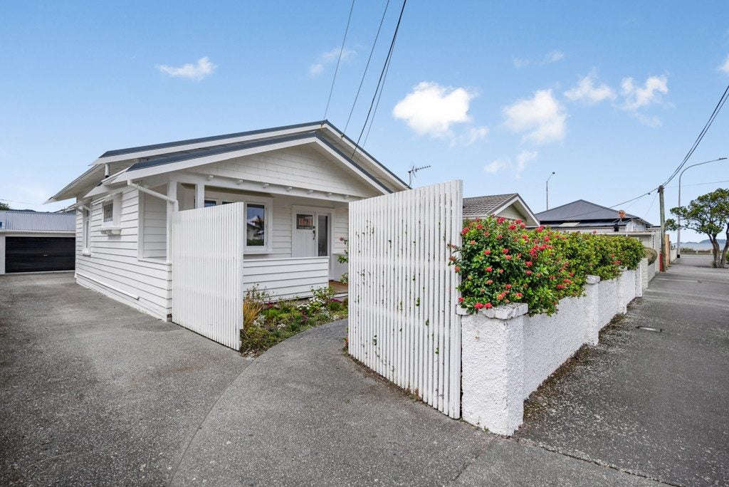 4 Collins Street, Petone, Lower Hutt, Wellington - Carousel 23