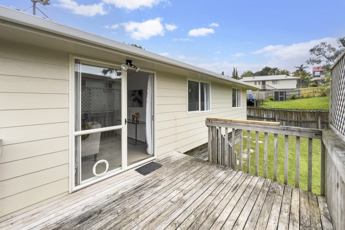 12A Maywood Crescent, Glen Eden, Auckland - Carousel 2
