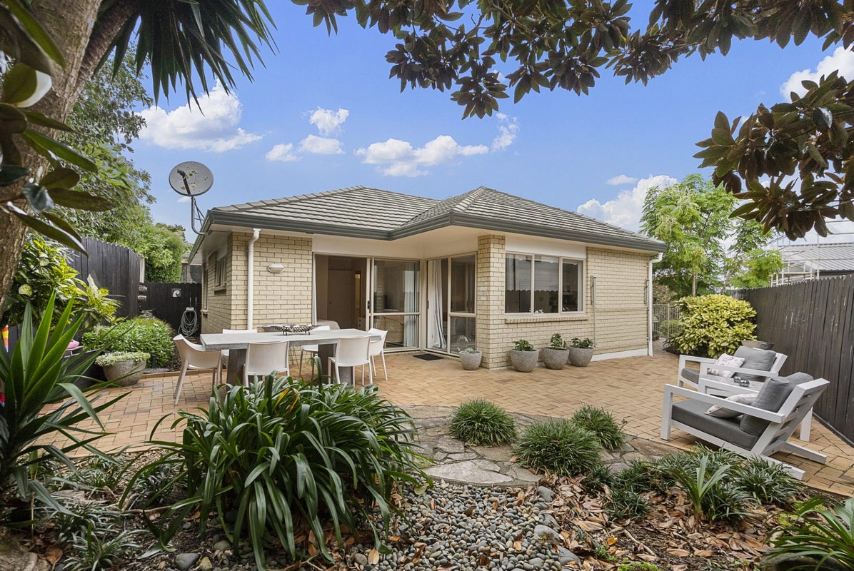 23 Abercrombie Street, Howick, Auckland - Carousel 1
