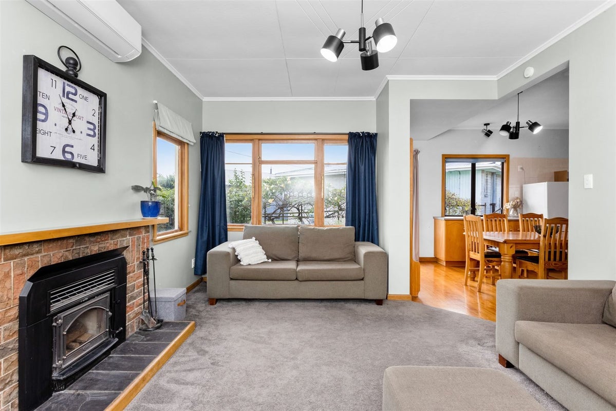 207 Caroline Place, Mayfair, Hastings - Carousel 1