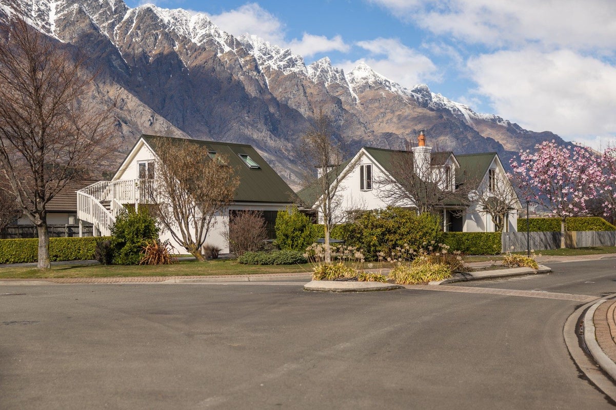 34 Copper Beech Avenue, Frankton, Queenstown - Carousel 1