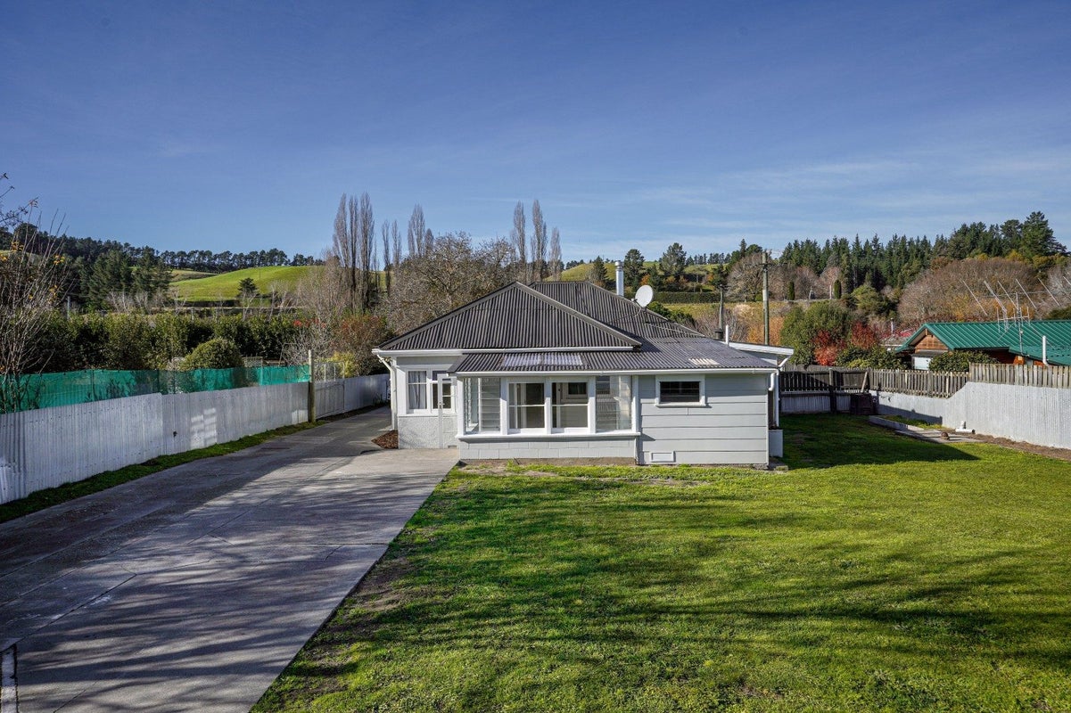 27 Hawkswood Street, Waiau, Waiau - Carousel 1