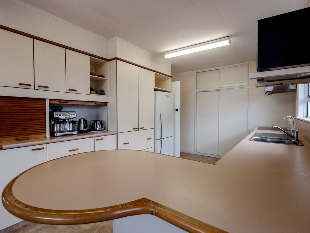 15 Domain Terrace, Karoro, Greymouth - Carousel 2