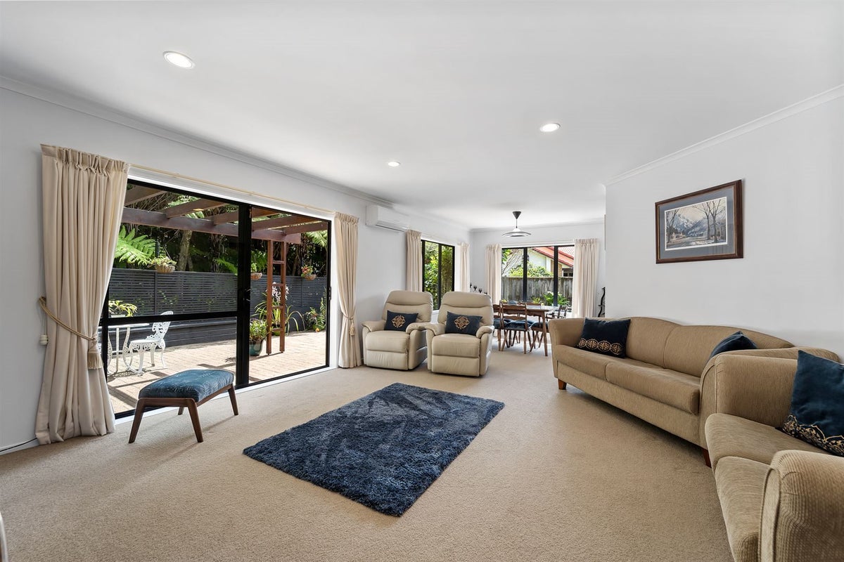 17 Kate Sheppard Avenue, Torbay, Auckland - Carousel 2