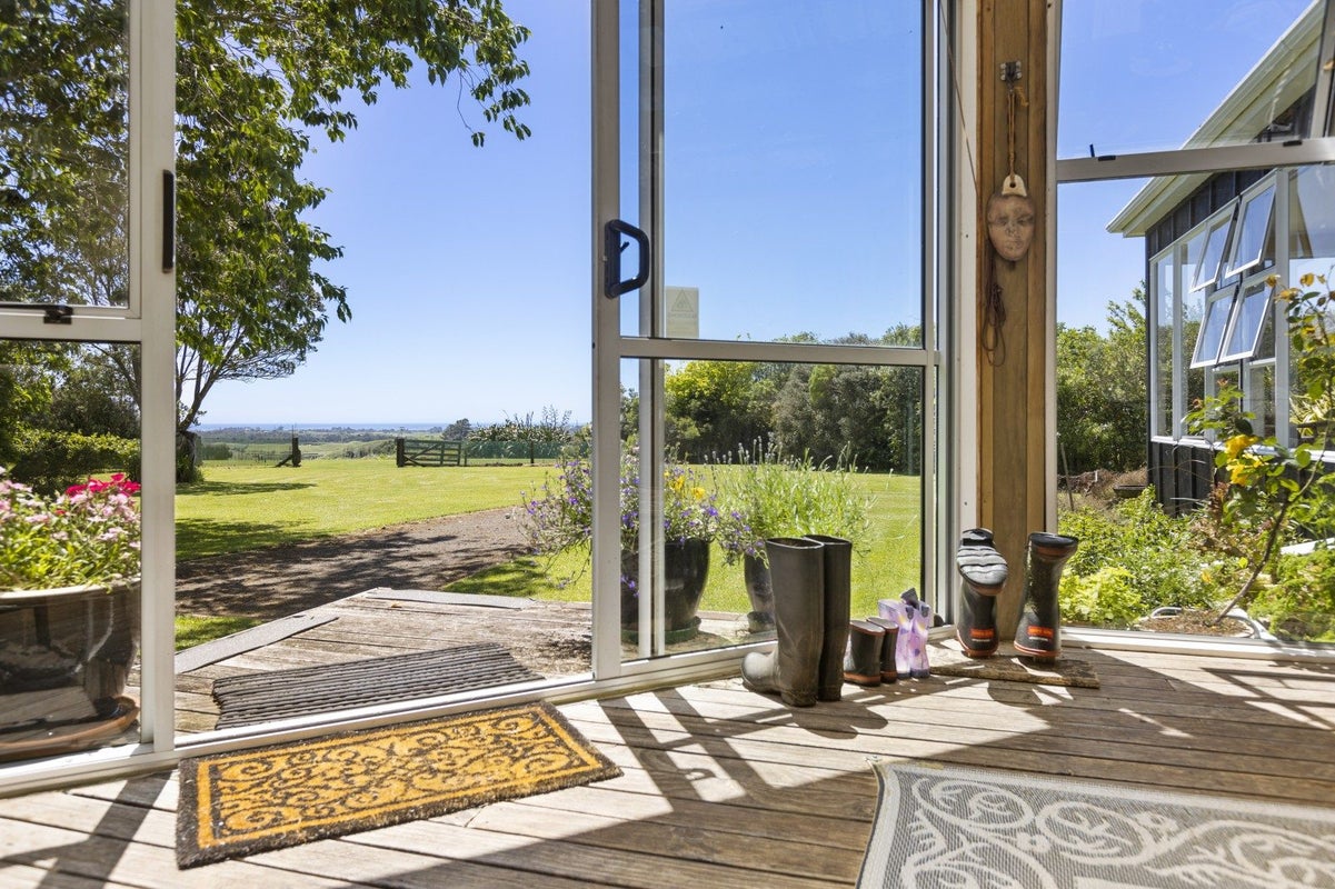 804 Egmont Road, Hillsborough, New Plymouth - Carousel 2