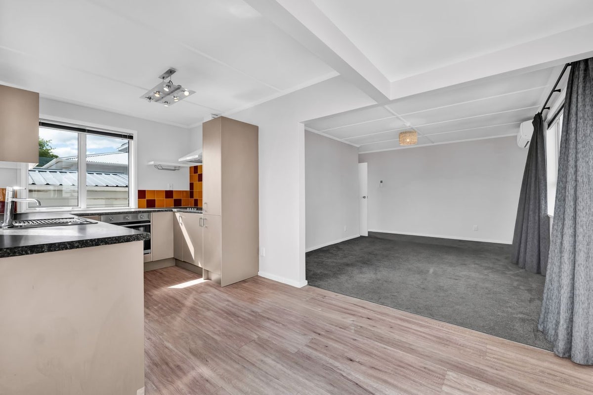 1/324 Carrington Street, Vogeltown, New Plymouth - Carousel 1
