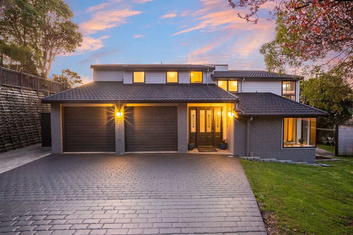 14 Eclipse Lane, Whitby, Porirua - Carousel 2