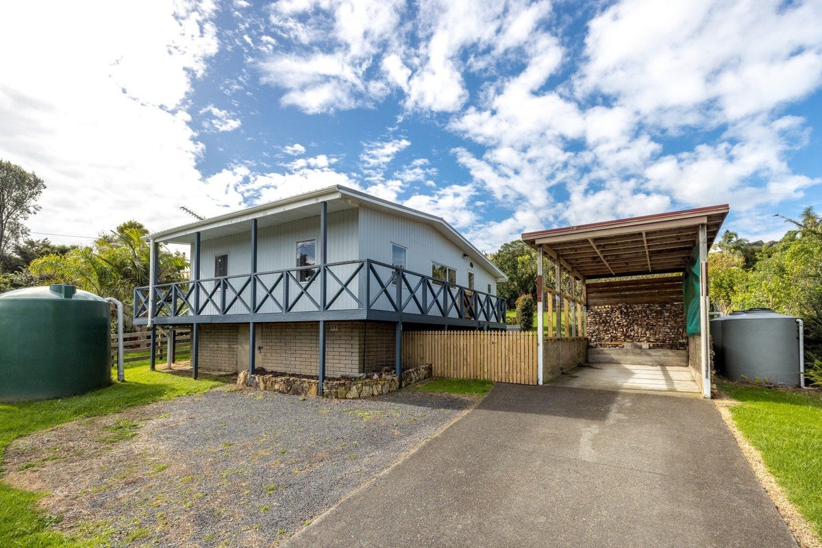 12 Natzka Road, Ostend, Waiheke Island - Carousel 23