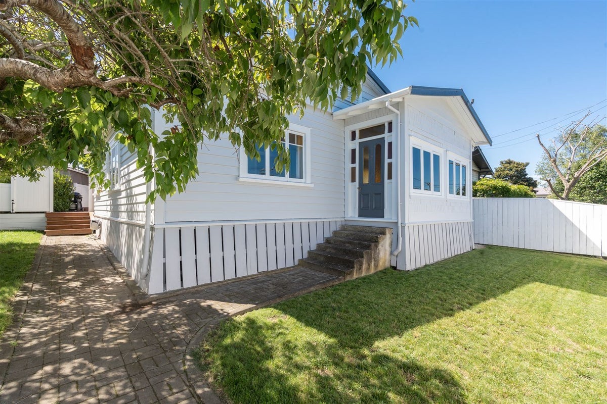 20 Joffre Street, Frankton, Hamilton - Carousel 2