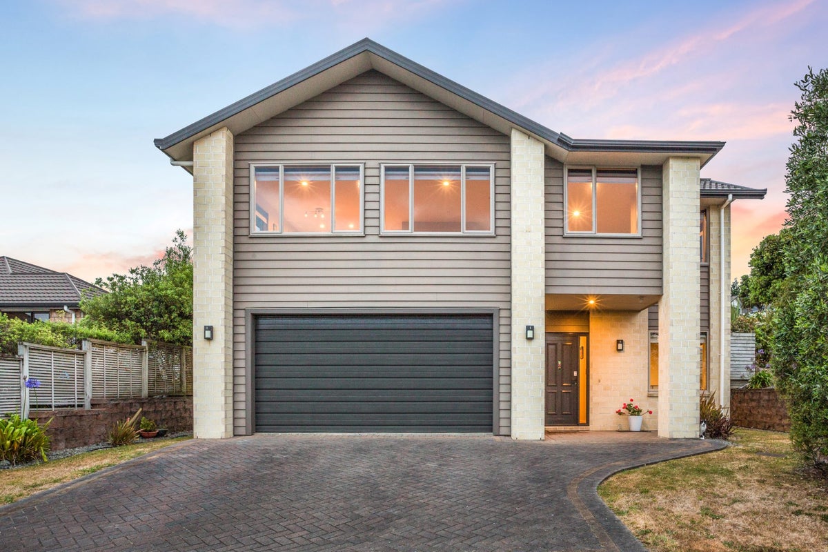 1 Milford Street, Aotea, Porirua - Carousel 1
