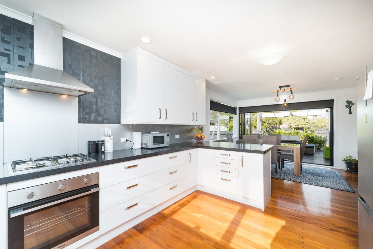 6 Wincanton Place, Awapuni, Palmerston North - Carousel 2