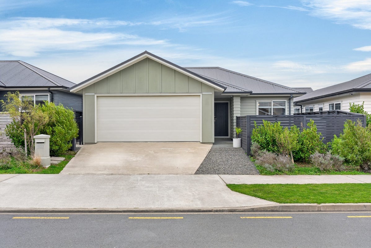 20 Kairaumati Crescent, Kelson, Lower Hutt - Carousel 2