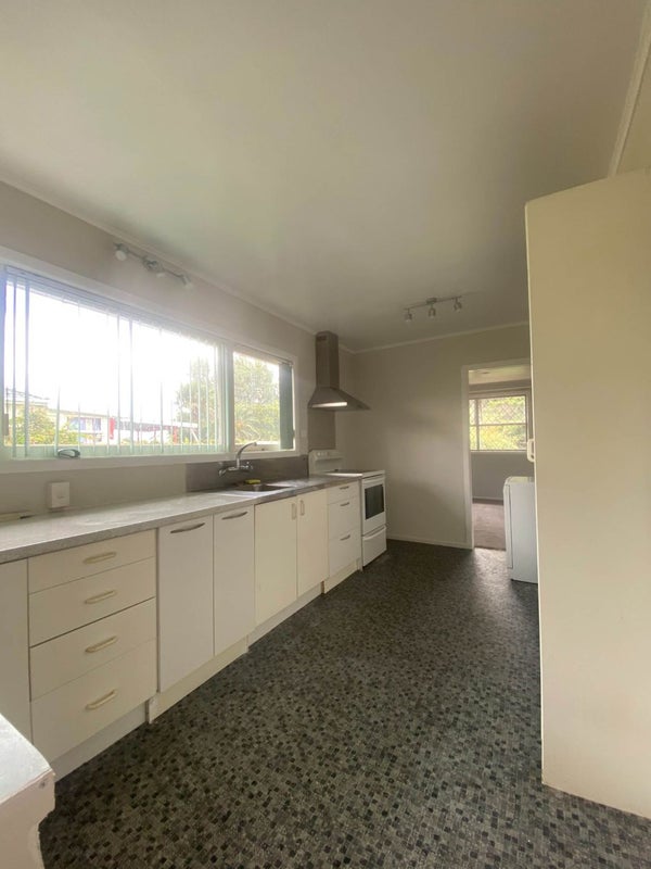 101 Tidal Road, Mangere, Auckland - Carousel 1