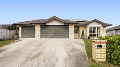 6 Holly Place, Rototuna North, Hamilton - Carousel 1