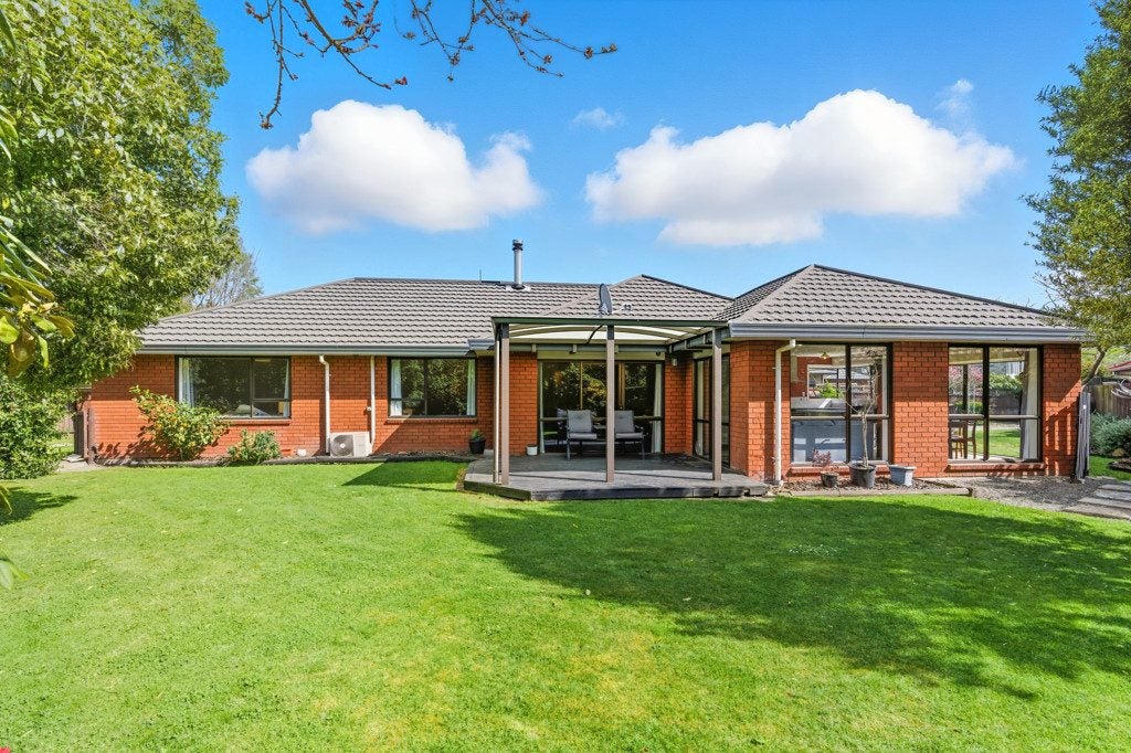 4 Hossack Close, Belfast, Christchurch - Carousel 1