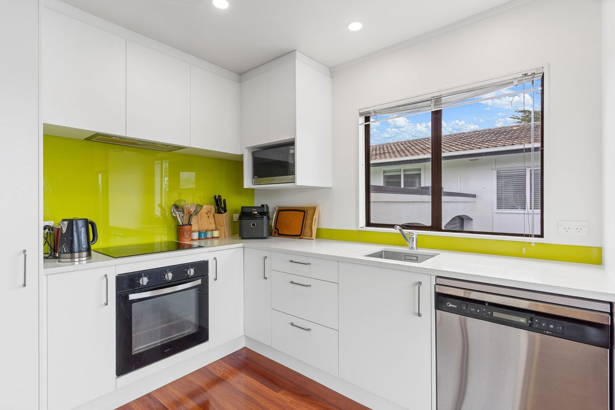 2/1 Recreation Drive, Birkenhead, Auckland - Carousel 2