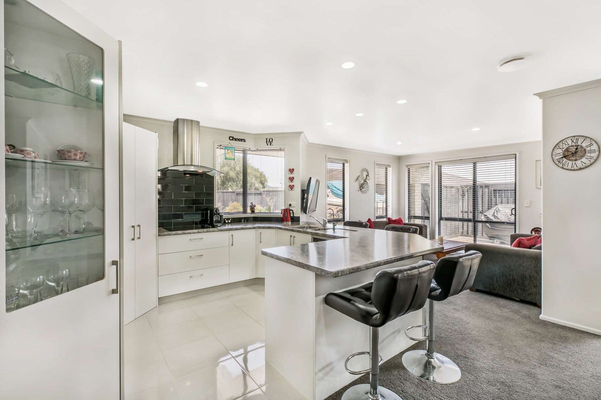 10 Carrington Drive, Papamoa Beach, Papamoa - Carousel 1