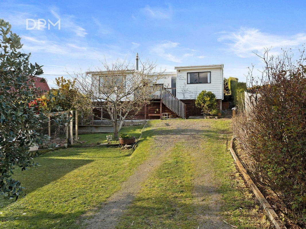 8 Watson Street, Green Island, Dunedin - Carousel 1