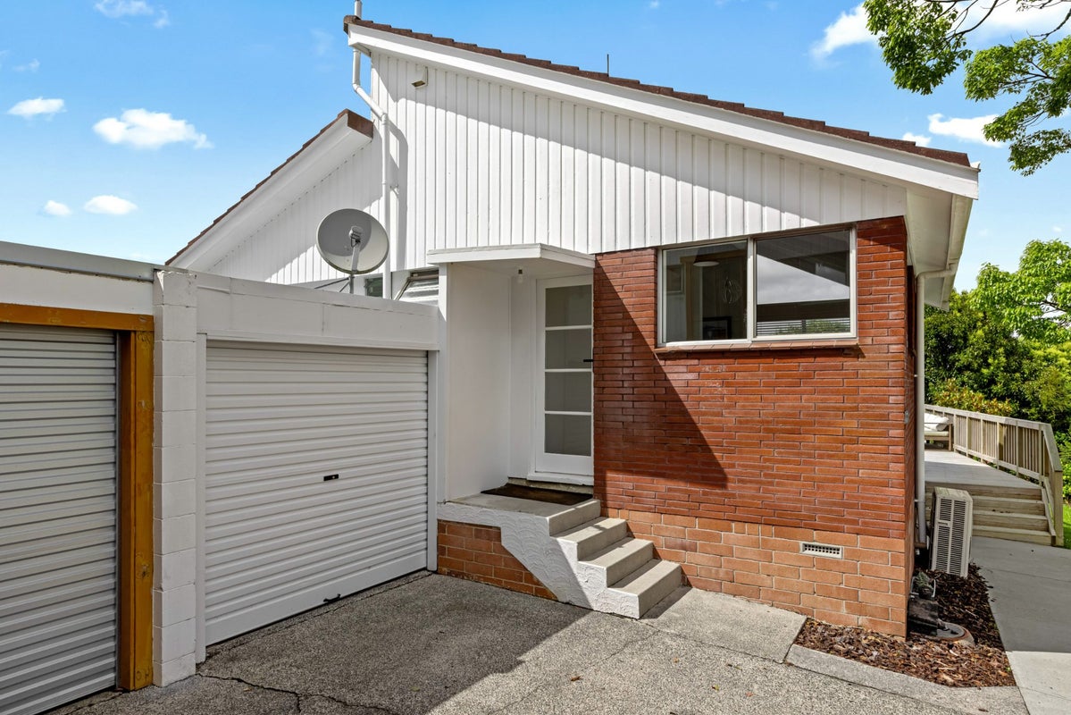 2/14B Camrose Place, Glenfield, Auckland - Carousel 19