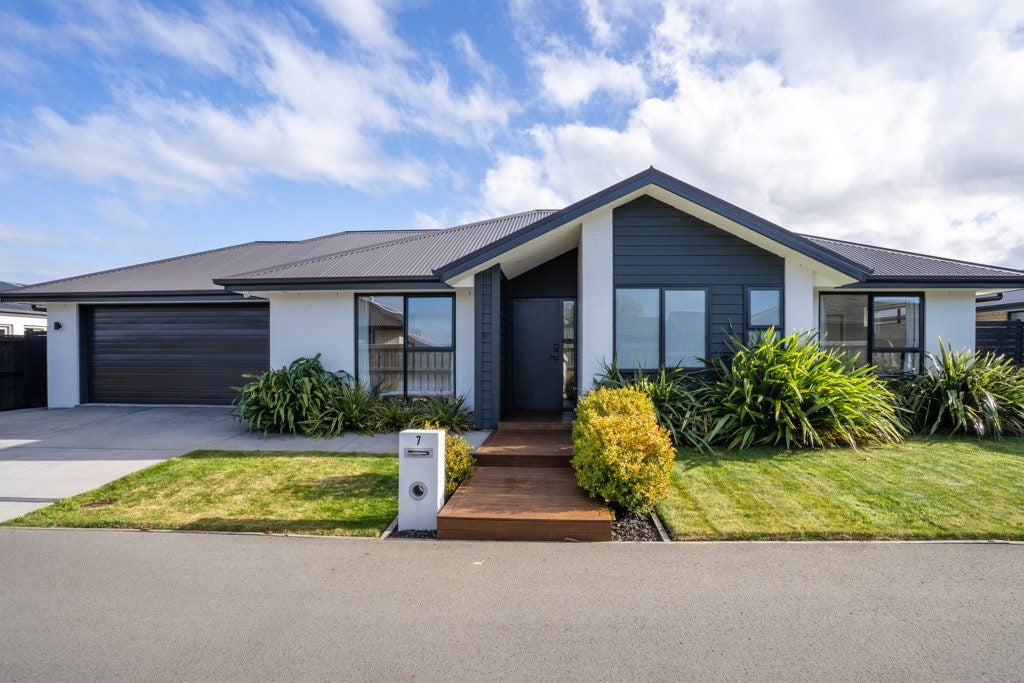 7 Billington Drive, Halswell, Christchurch - Carousel 1