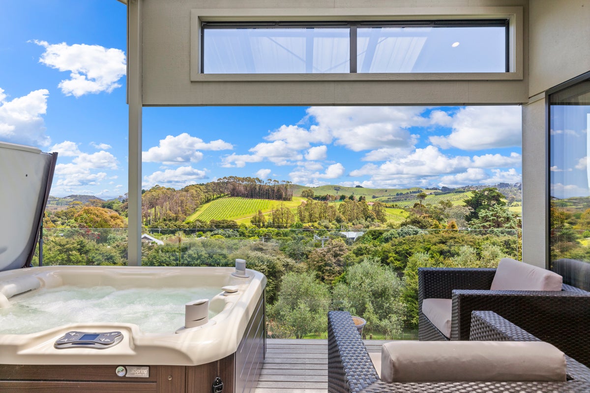 18 Waiata Road, Onetangi, Waiheke Island - Carousel 1