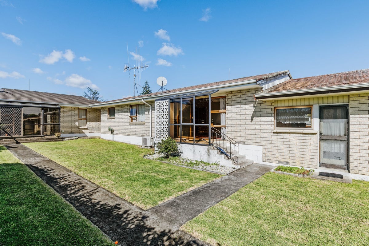 2/1246 Cameron Road, Gate Pa, Tauranga - Carousel 1
