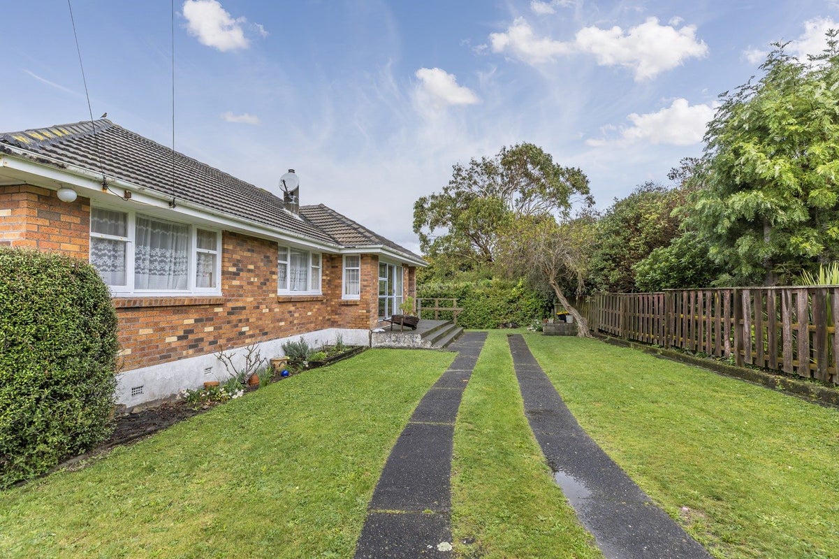 5 Mascot Street, Tawa, Wellington - Carousel 2