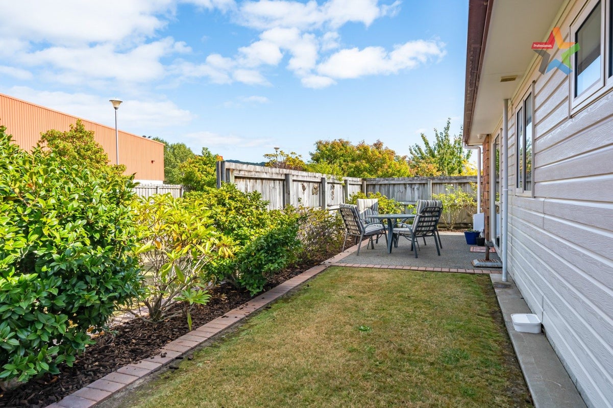 37 Woodland Mews, Wainuiomata, Lower Hutt - Carousel 1