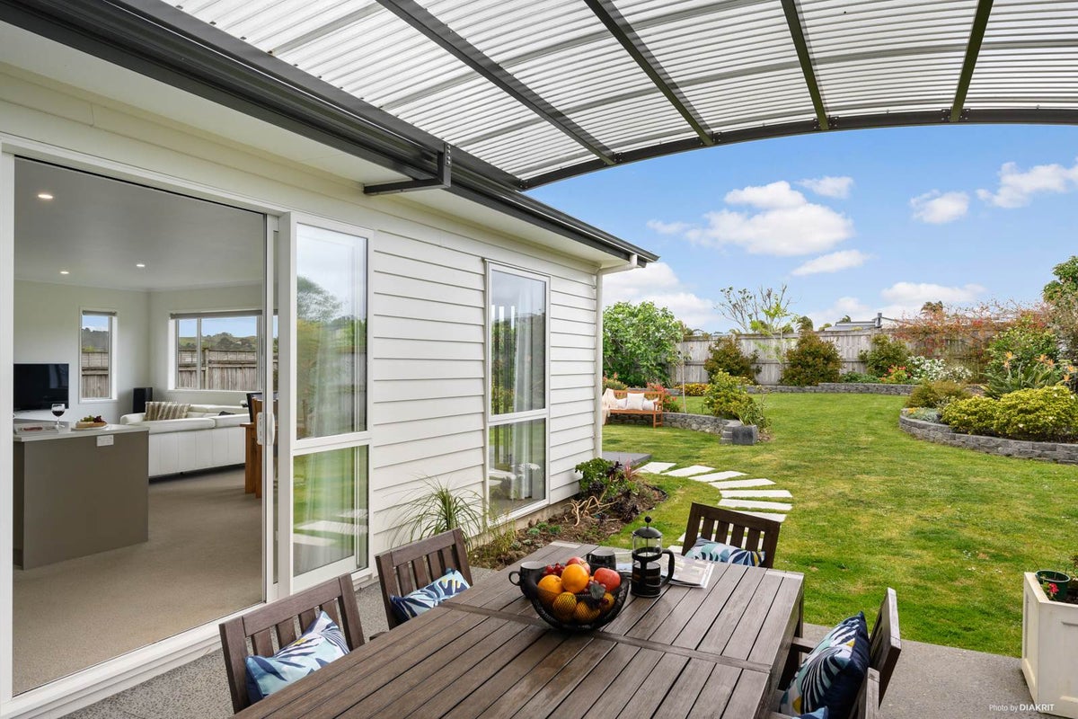 14 Columbia Crescent, Beachlands, Auckland - Carousel 1