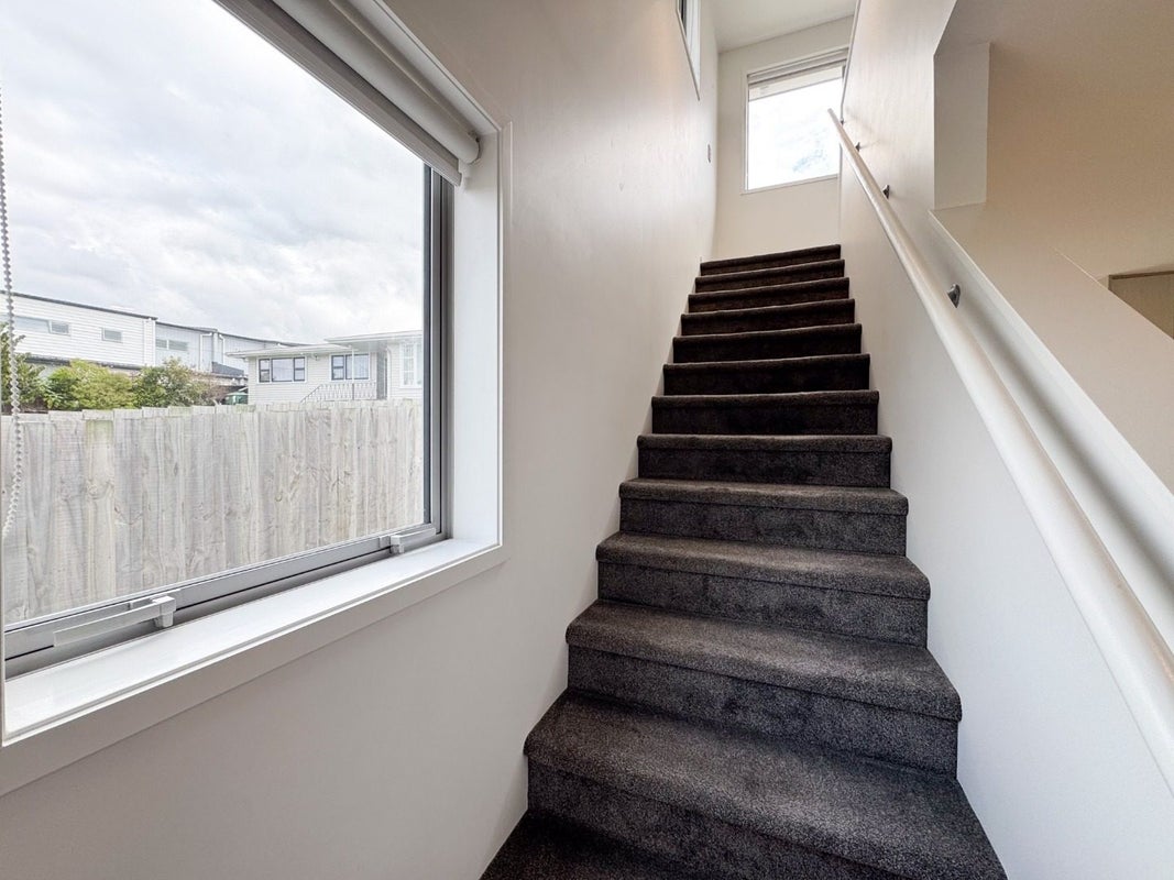 1/24 Kelwyn Road, Kelston, Auckland - Carousel 2