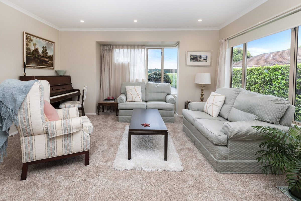 17A Thurston Place, Bucklands Beach, Auckland - Carousel 2