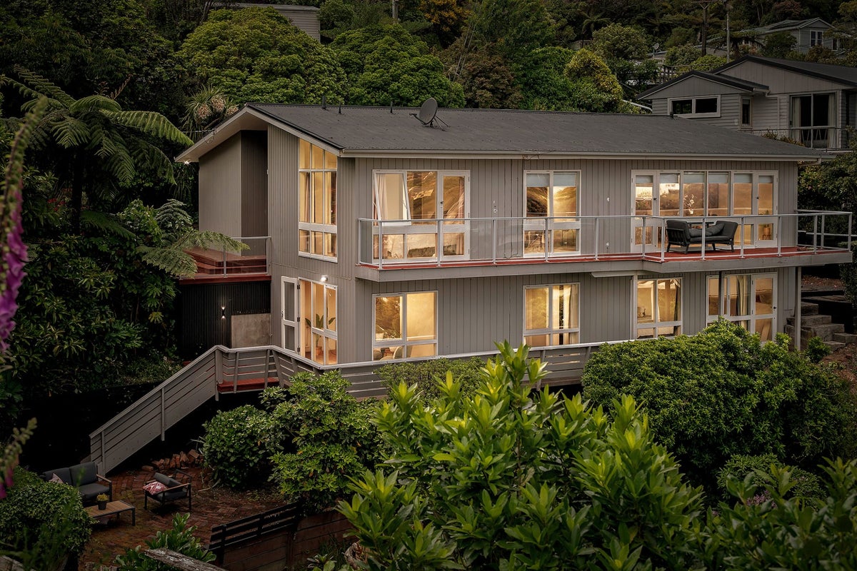 30 Madras Street, Khandallah, Wellington - Carousel 1