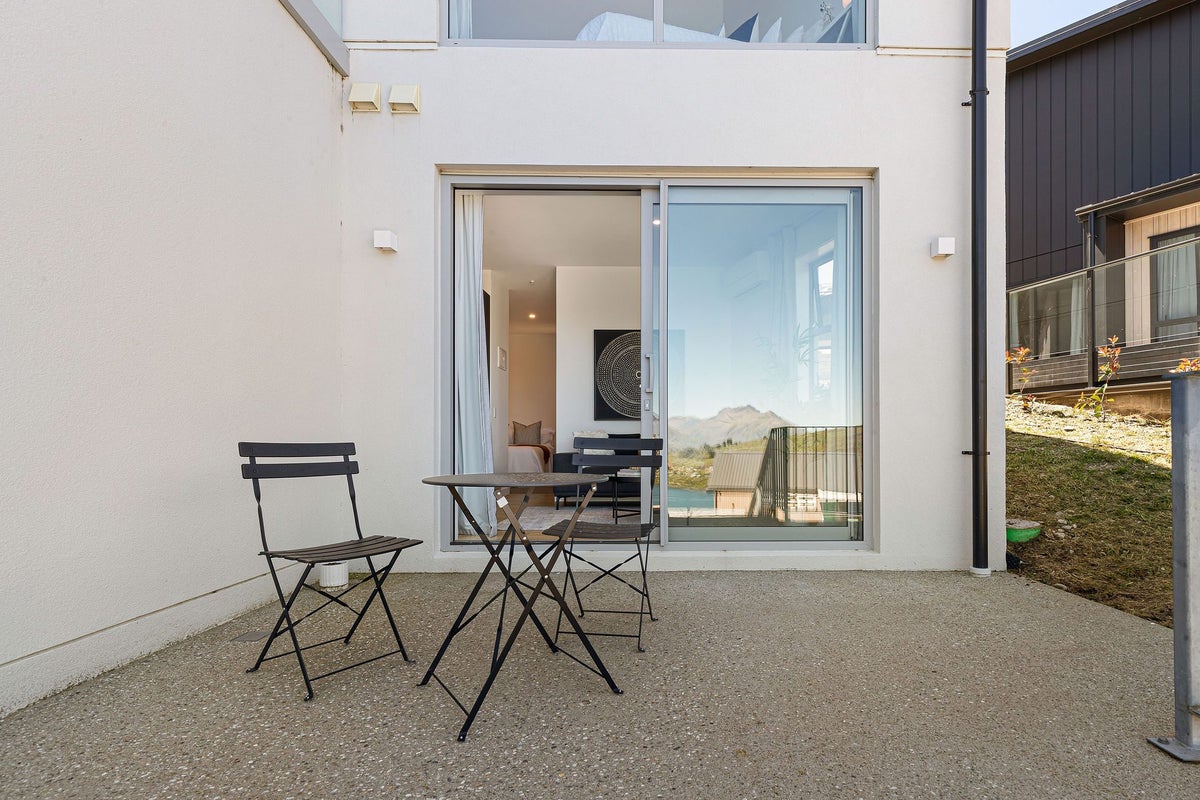 12 Florence Close, Queenstown Hill, Queenstown - Carousel 5