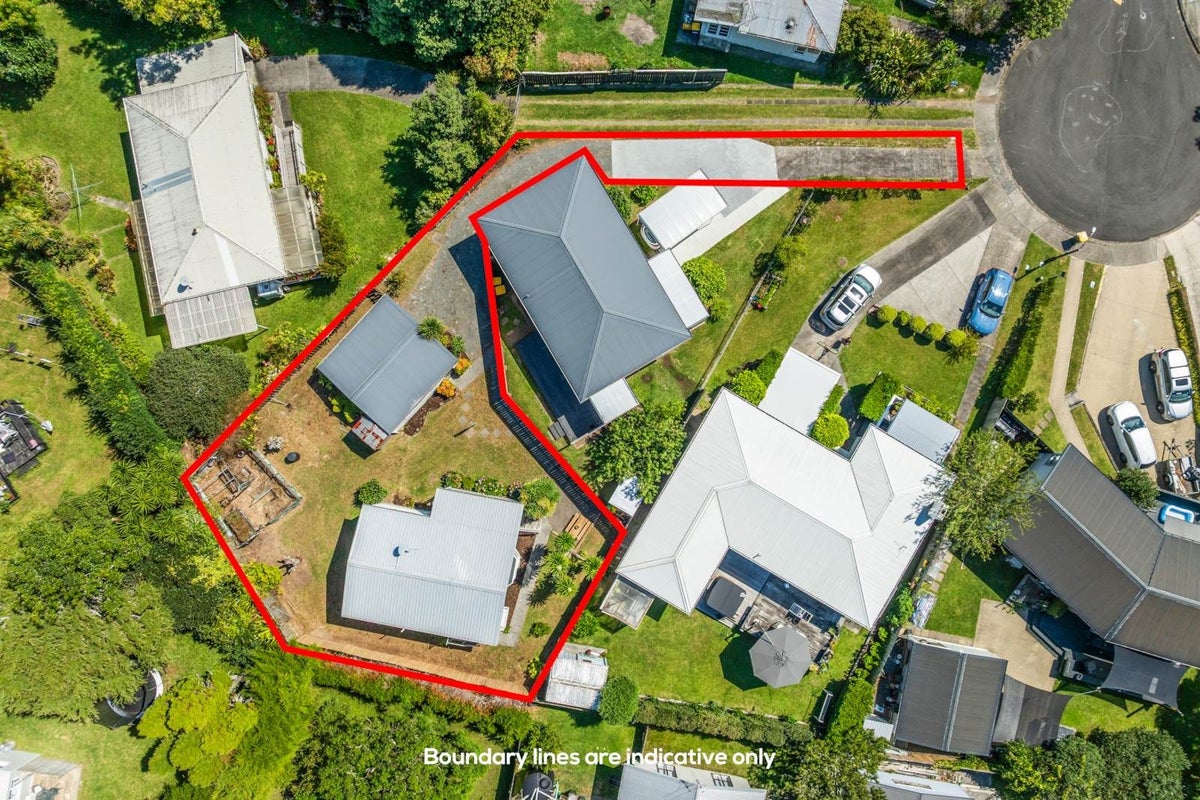 11A Gilpin Place, Beach Haven, Auckland - Carousel 1