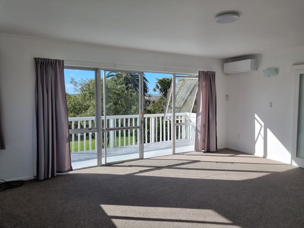 12 First View Avenue, Beachlands, Auckland - Carousel 2