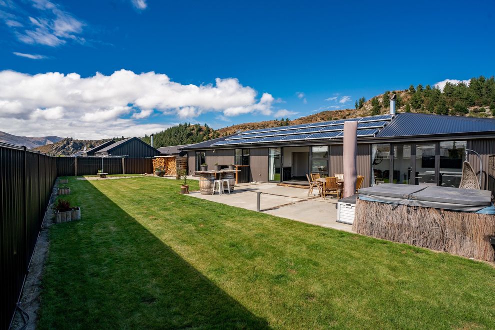 15 Cooper Crescent, Luggate, Wanaka - Carousel 1