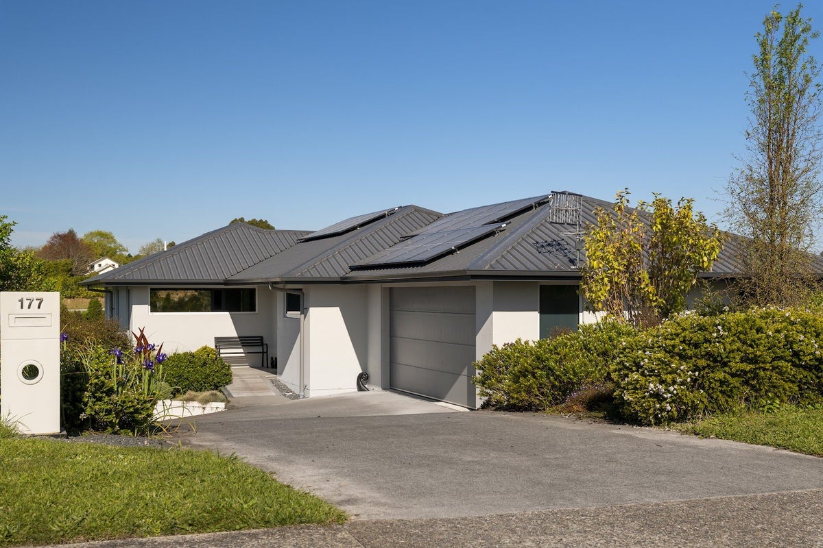 177 Penetaka Heights, Pyes Pa, Tauranga - Carousel 1