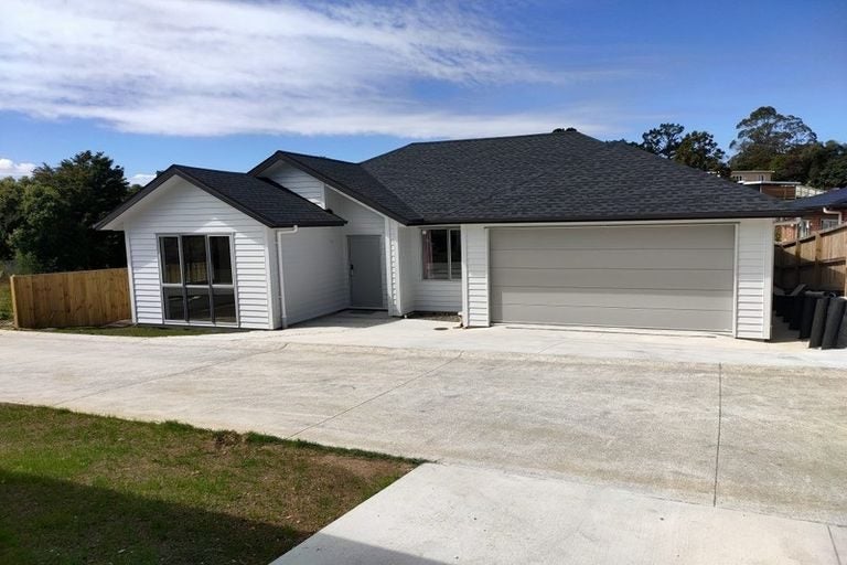 4 Han Court, Glen Eden, Auckland - Carousel 1